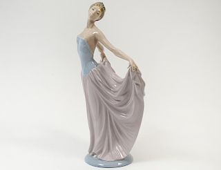 LLADRO PORCELAINI FIGURE OF A DANCER IN A GOWN
