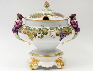 ROYAL BERLIN PORCELAIN TUREEN AND COVER