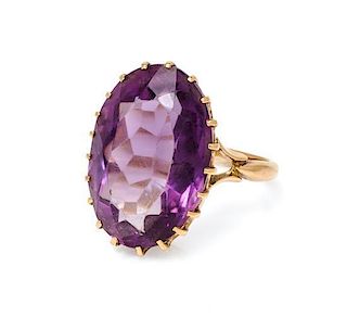 * A Vintage 14 Karat Yellow Gold and Amethyst Ring, 4.1 dwts.