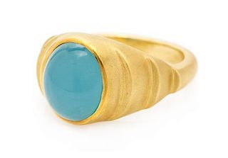An 18 Karat Yellow Gold and Aquamarine Ring, 6.10 dwts.