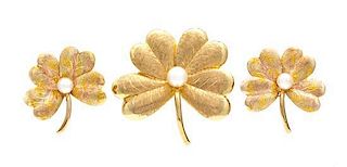 * A 14 Karat Yellow Gold and Cultured Pearl Four Leaf Clover Demi Parure, 13.40 dwts.