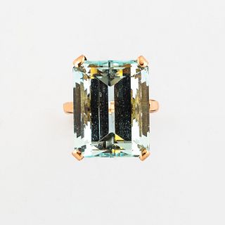 14kt Gold and Aquamarine Ring