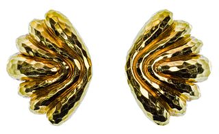 Dunay 18k Yellow Gold Shell Pierced Earrings