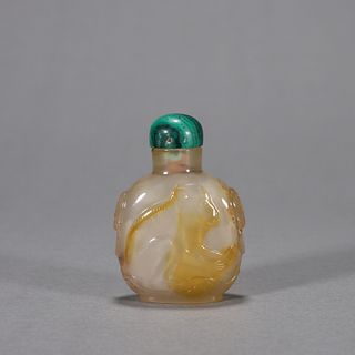 A monkey patterned agate snuff bottle