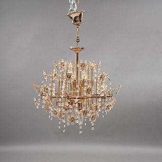 CANDIL  SIGLO XX Elaborado en metal dorado y vidrio transparente, decoración a manera de flores 58 cm altura total  Detalles...