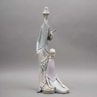 PAREJA ESPAÑA, SIGLO XX Marca LLADRÓ Elaborado en porcelana policromada Acabado brillante 47 cm  Detalles de conservació...