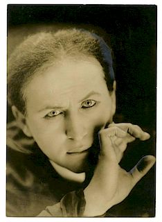 Houdini, Harry. Sepia Tone Vintage Portrait of Houdini. Circa 1920. Famous portrait of Houdini gazin
