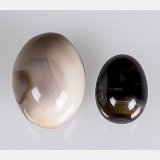 A Carved Agate Egg Form,