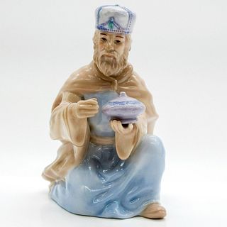 King Kneeling - Royal Doulton Figurine