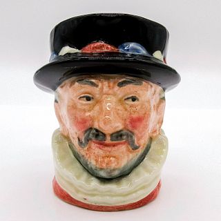 Beefeater ER D6233 - Small - Royal Doulton Character Jug
