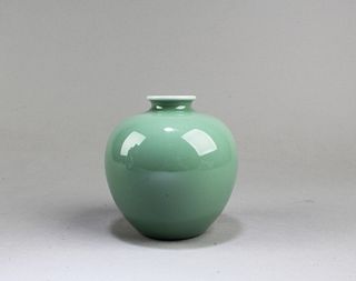 Guangxu imperial apple green jar