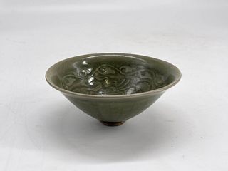 Incised Olive-green glaze conical bowl