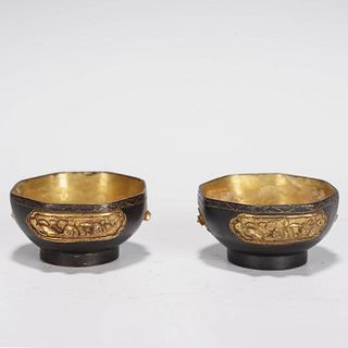 A pair of bronze gilt cups, Qing Dynasty