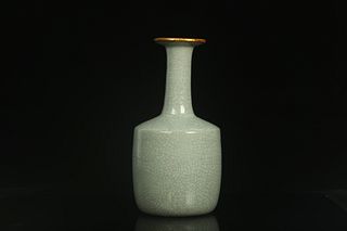 A Crackleware Glazed  Porcelain Vase 