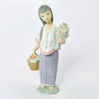 Lupita 1001058 - Lladro Porcelain Figurine