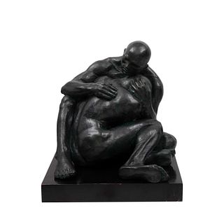 NORMA GOLDBERG (Estados Unidos, 1928-2005) El abrazo Fundición en bronce, base de madera Firmada y fechada 1977- 6 Detalles...