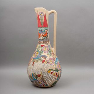 JARRA MÉXICO, SIGLO XX Elaborada en cerámica policromada, pintada a mano con diseños orgánicos. Detalles de conservación 65...
