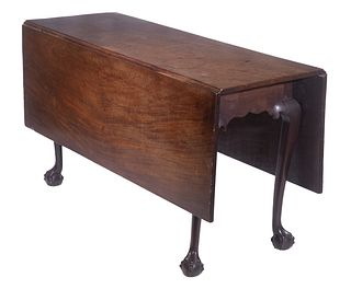 CHIPPENDALE DROP-LEAF TABLE