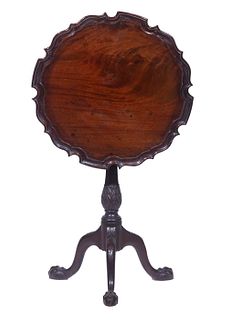 CHIPPENDALE PIE CRUST TABLE