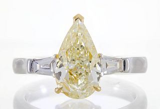 18k Fancy Diamond Ring