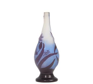 Galleâ€™ French art glass bud vase Emille Galleâ€™ French art glass bud vase, the vase is signed Galleâ€™ the cameo glass vase with floral purple over