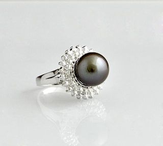 Lady's 14K White Gold Dinner Ring, with a grey-bla