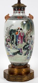 CHINESE PORCELAIN HAND PAINTED TABLE LAMP