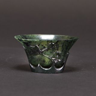CHINESE CARVED SPINACH JADE CUP (TINY CHIPS ON MOUTH RIM) 