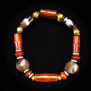 AGATE AND GOLD BEADS DECORTAED BRACELET, WESTERN ZHOU PERIOD 