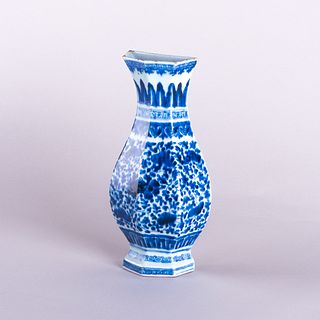 A CHINESE BLUE AND WHITE WALL VASE 
