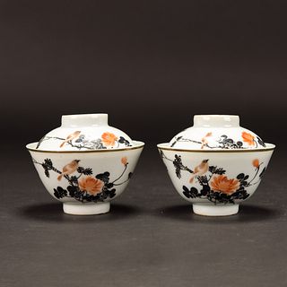 A PAIR GRISAILLE-DECORATED IRON RED 'FLOWER&BIRD' BOWLS AND COVERS, REPUBLIC PERIOD 