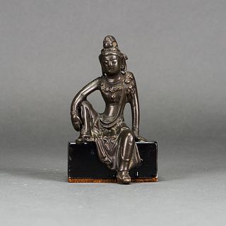 A CHINESE BRONZE FIGURE OF GUANYIN 
