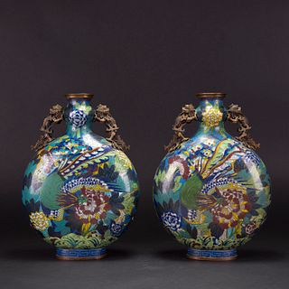 A PAIR OF CLOISONNE AND GILT BRONZE MOONFLASKS, QING DYNASTY 