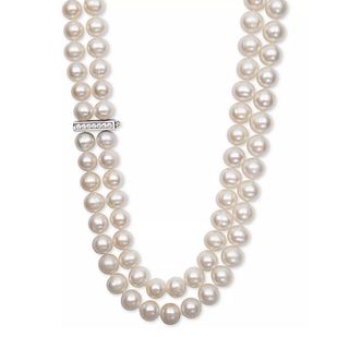 A STRING OF PEARL NECKLACE 