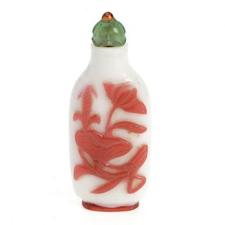 Chinese Peking cameo glass snuff bottle