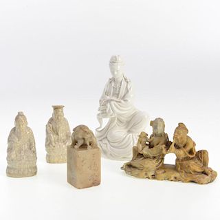 (5) pcs. Chinese porcelain and hardstone articles