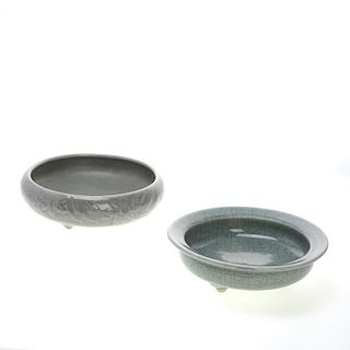 (2) Chinese celadon glazed footed bowls