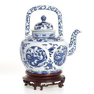 Chinese blue and white porcelain dragon teapot