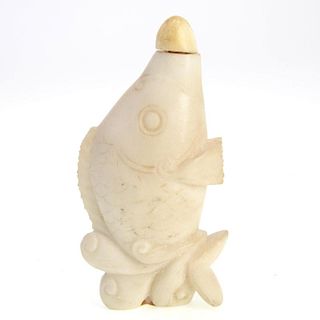 Chinese white aragonite fish form snuff bottle