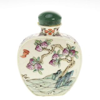 Chinese famille rose pomegranate snuff bottle