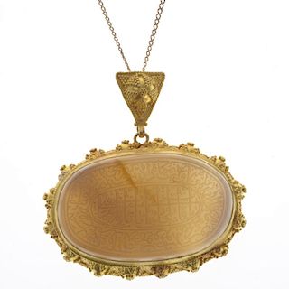 Mughal 18k gold hardstone tawiz pendant