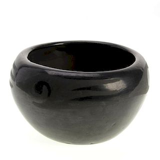 Margaret Tafoya blackware pottery vessel