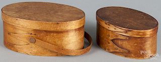 Two Shaker bentwood boxes, 19th c., 2 1/2'' h., 6'' w. and 3'' h., 7'' w.