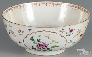 Chinese export porcelain bowl, ca. 1800, 4 1/2'' h., 10 1/2'' dia.