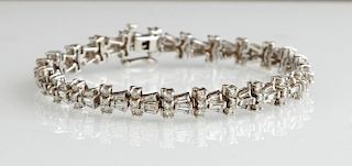 14K White Gold Diamond Link Bracelet, with 24 grad