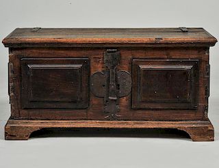 COLONIAL STYLE COFFER