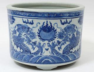 BLUE AND WHITE PORCELAIN JARDINIERE