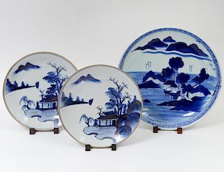 GROUP OF THREE BLUE AND WHITE PORCELAIN DISHES