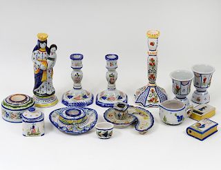 GROUP OF FOURTEEN QUIMPER & QUIMPER STYLE FAIENCE ARTICLES