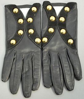 Hermes woman's black leather gloves.